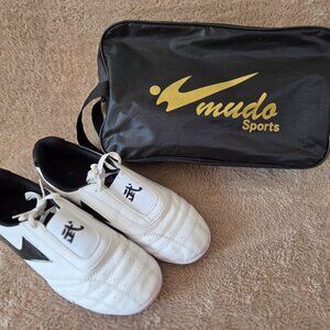 Mudo Sports Taekwondo Shoes Size 8 w/ Bag